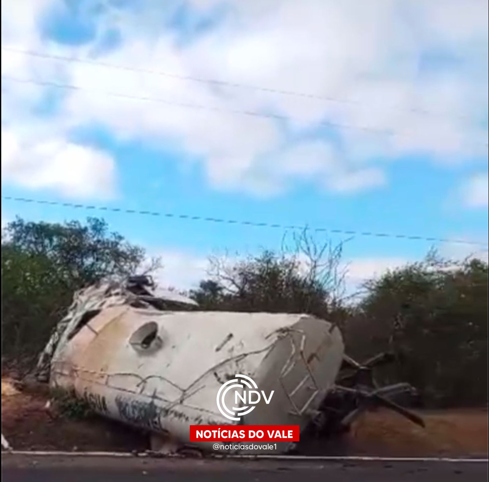 Homem perde a vida após capotar caminhão-pipa na BR-235, em Casa Nova-BA